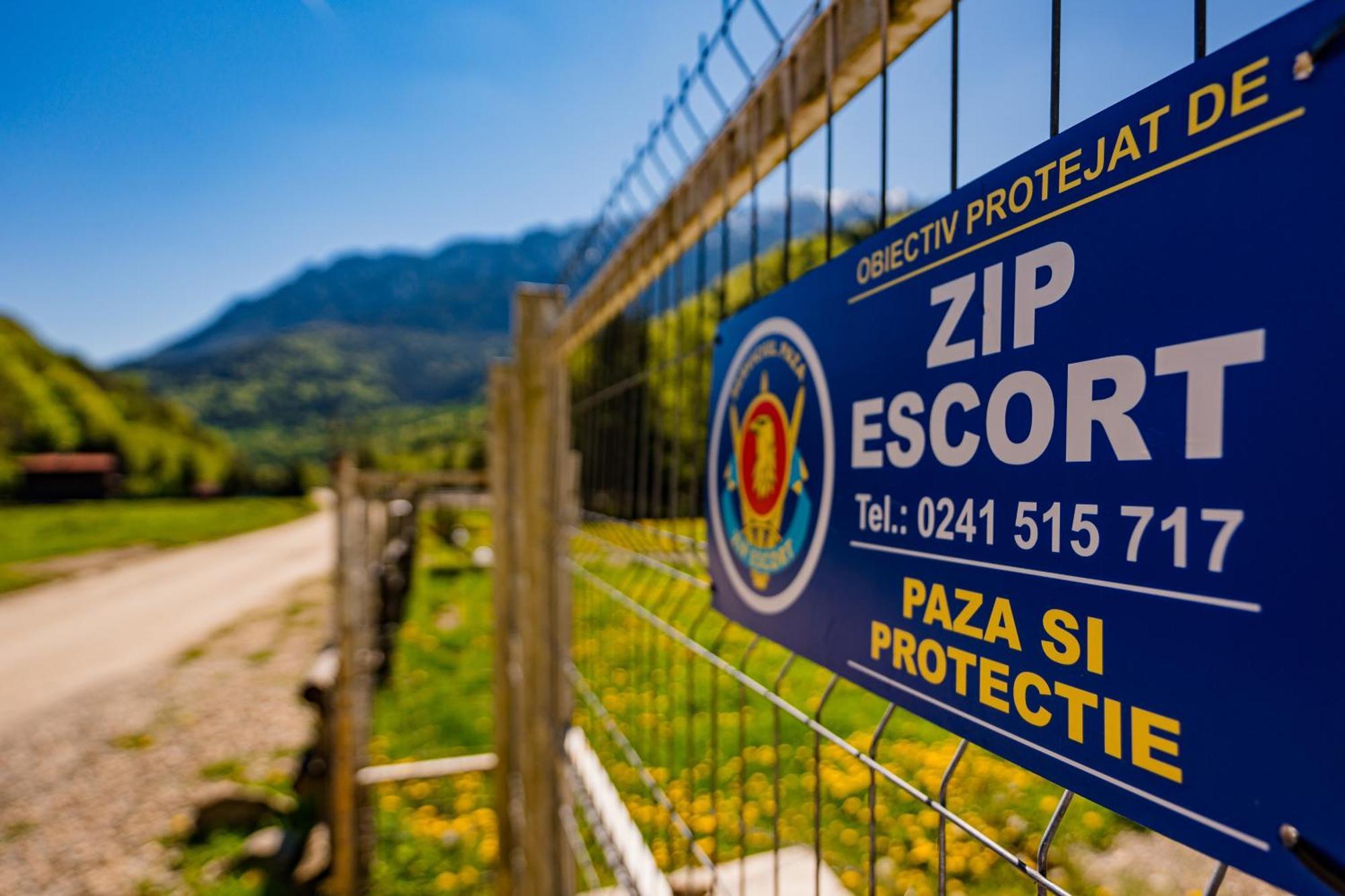 Cabana Zip Zărneşti エクステリア 写真